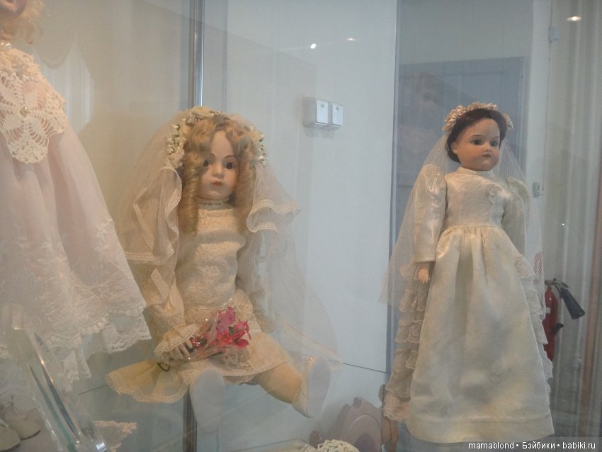 Выставка " Лабиринты кукольной жизни"