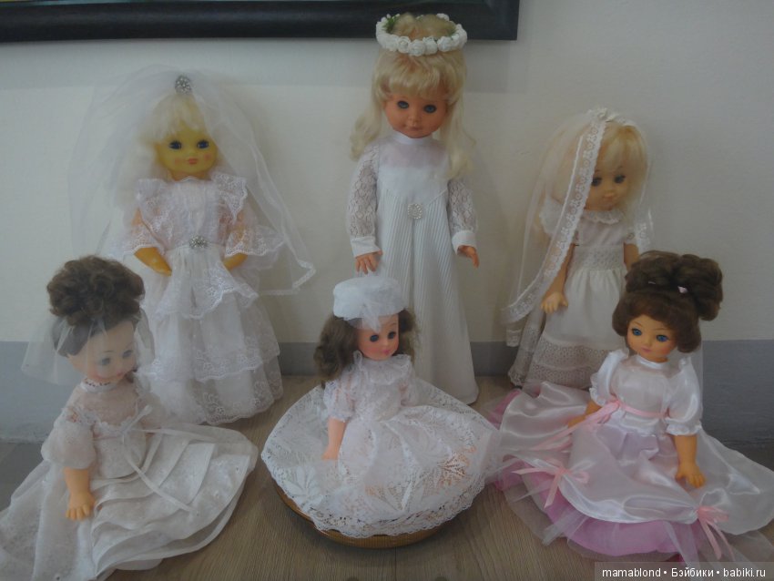 Выставка " Лабиринты кукольной жизни"