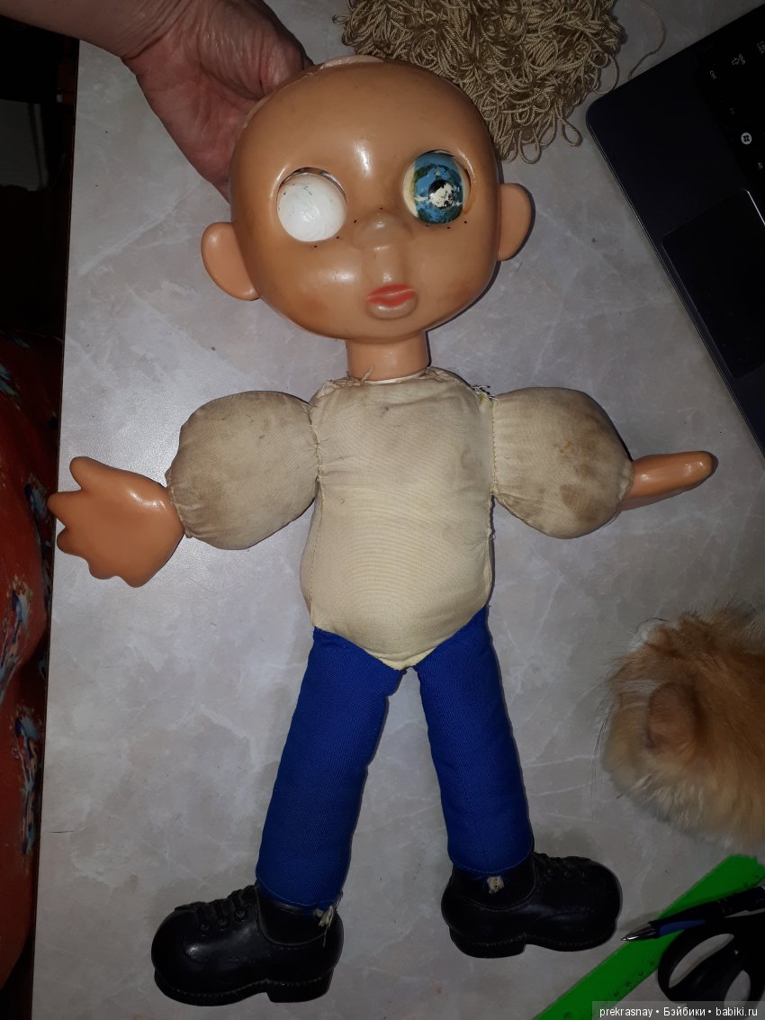 К победе смело рвется футболист