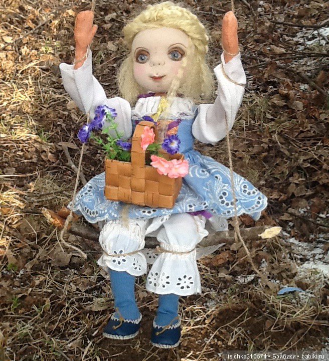 Весенняя текстильная куколка Виктория. Автор и исполнитель Федорова Надежда