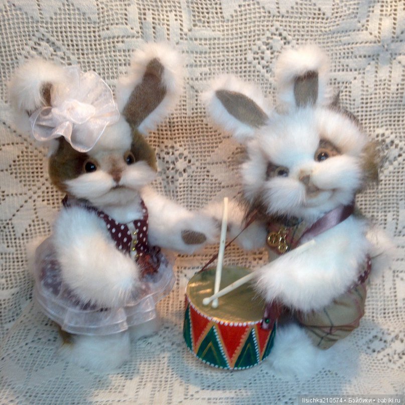 Зайчики Лапочка и Лапуся. Игрушки Федоровой Надежды (фото 5)