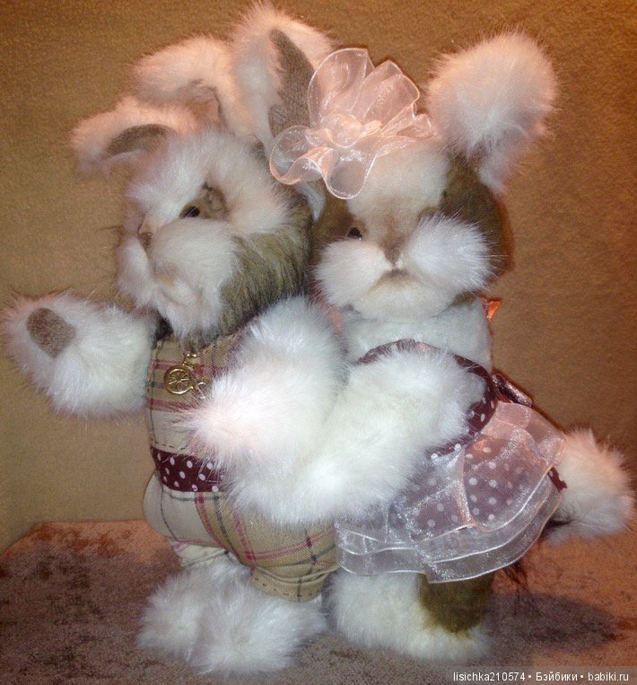 Зайчики Лапочка и Лапуся. Игрушки Федоровой Надежды (фото 2)