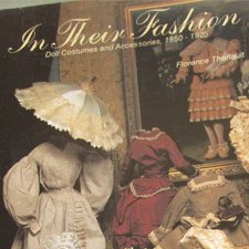 Фотографии подлинных нарядов антикварных кукол для вдохновения