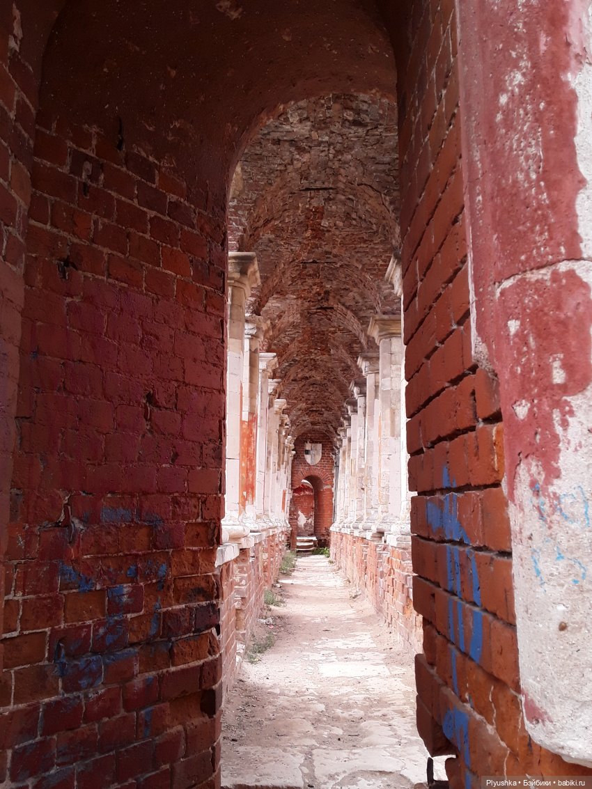 Варвара и старинные усадьбы. Заброшенные и не очень