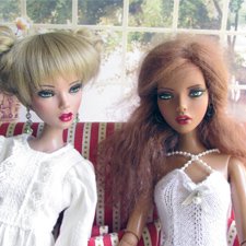 Подружки. Чёрное и белое. Начало не этого века