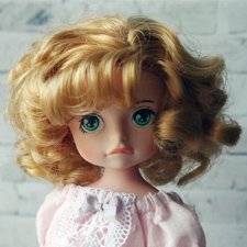 Лулу - девочка с большими грустными глазами