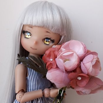 Мы с Юки  поздравляем всех с 8 марта!