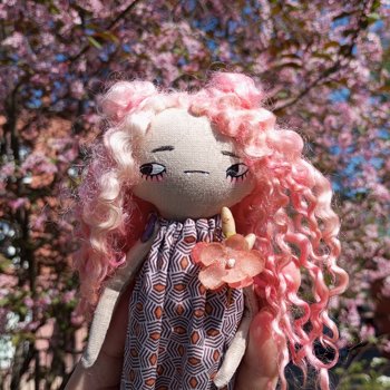 Несмеяна, апрель, цветы