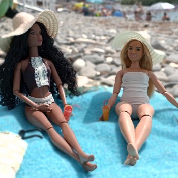 Красотки на море. Пляж