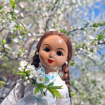 Валюша и весеннее цветение