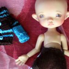 Как одеть узкий рукав на куклу с растопыренными пальчиками? Фото-подсказка