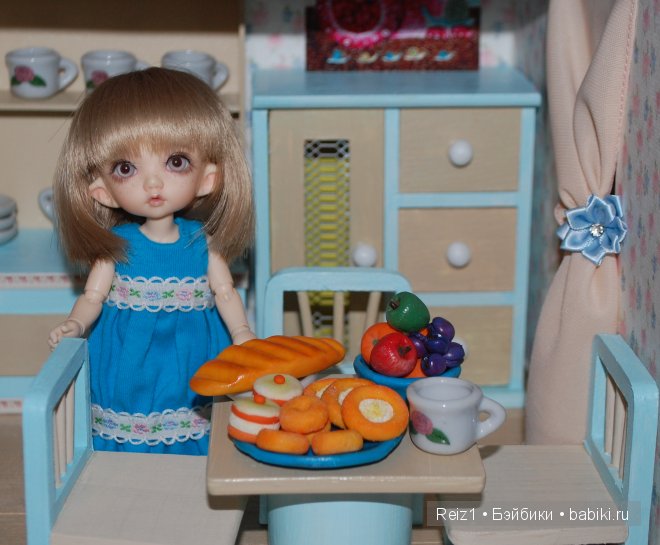 Решила накормить мою Васёну - кукольная миниатюра