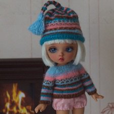 Зима близко - малышка Розмари в вязаной одёжке