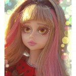 Волчица у зимней сакуры