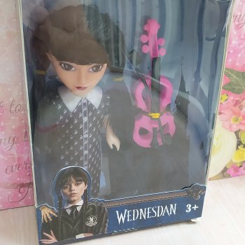 Обзор на куколку Уэнсдей