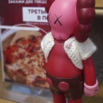 Кью (фигурка Kaws companion)