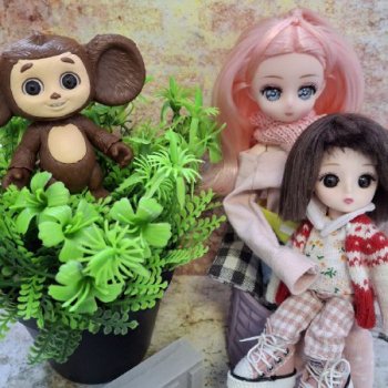 Девчонки и Чебурашка (=`ω´=)