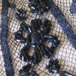 Маленькое вечернее платье для кукол, расшитое бисером