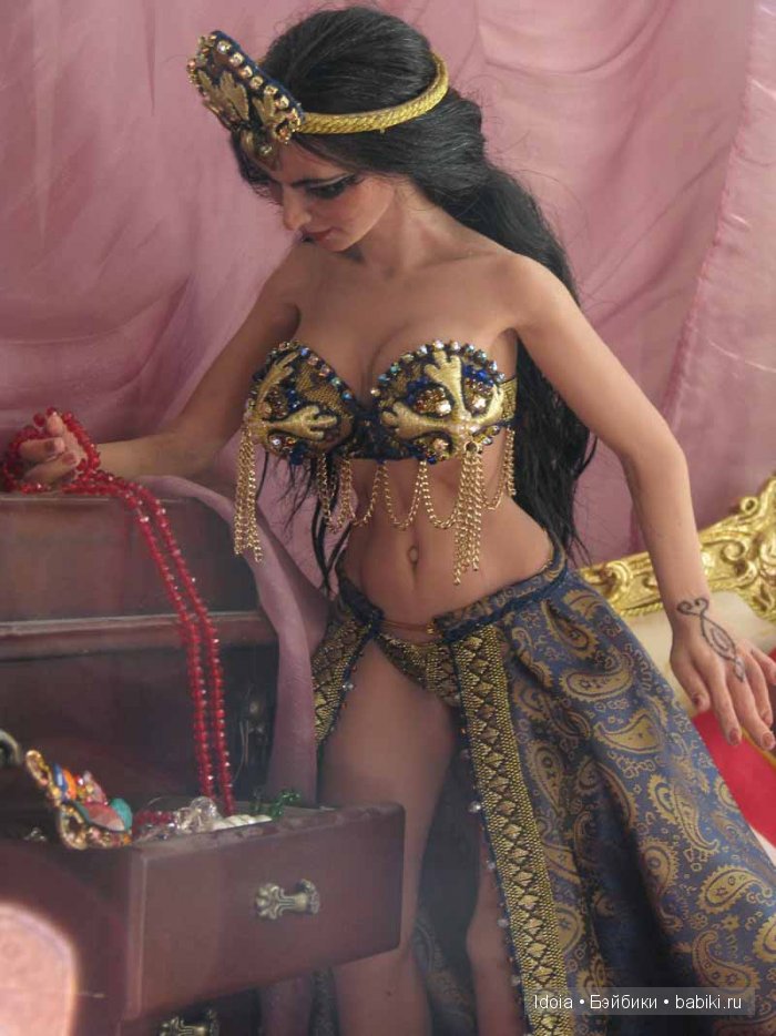 Бесшовная кукла из силикона на подвижном каркасе