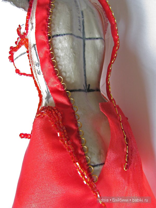 Платье для куклы. Процесс работы. Вид со спины.