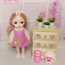 Новая малышка - трудный характер или просто стеснительная?