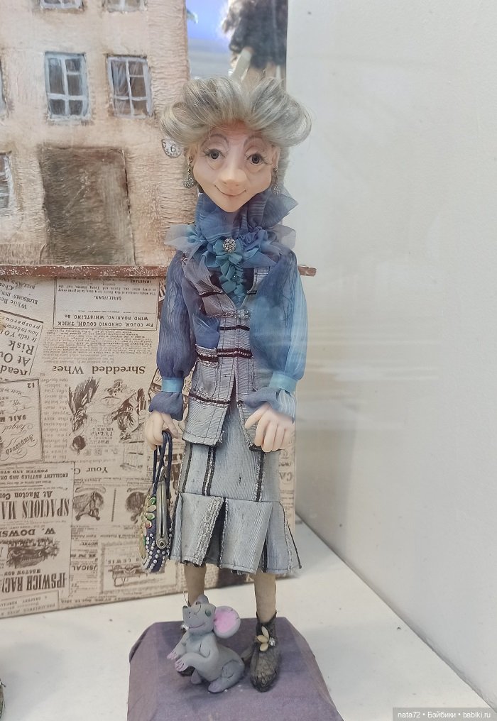 Куклы в витринах Московского театра кукол