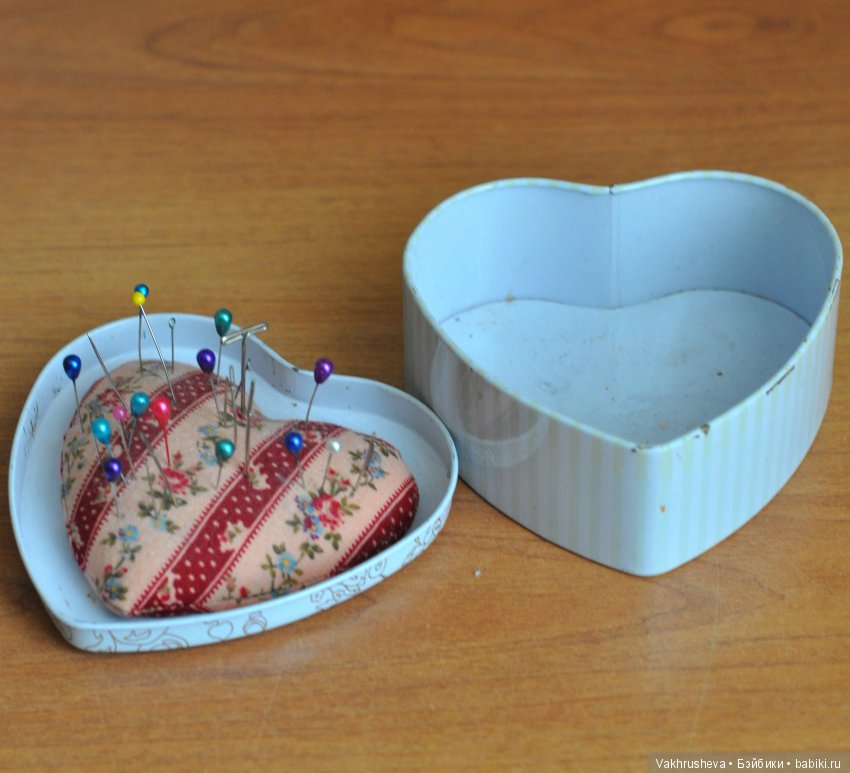 История одной комнаты — Хранение кукол и материалов: организация рабочего места