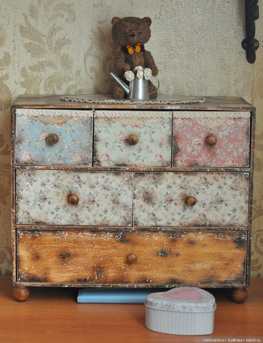 История одной комнаты — Хранение кукол и материалов: организация рабочего места (фото 9)