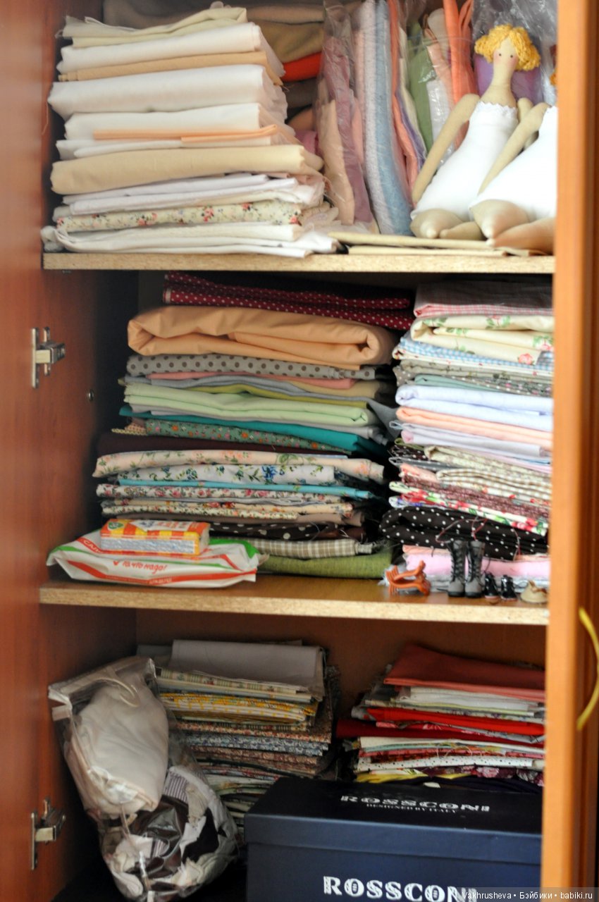 История одной комнаты — Хранение кукол и материалов: организация рабочего места