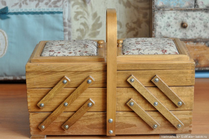 История одной комнаты — Хранение кукол и материалов: организация рабочего места