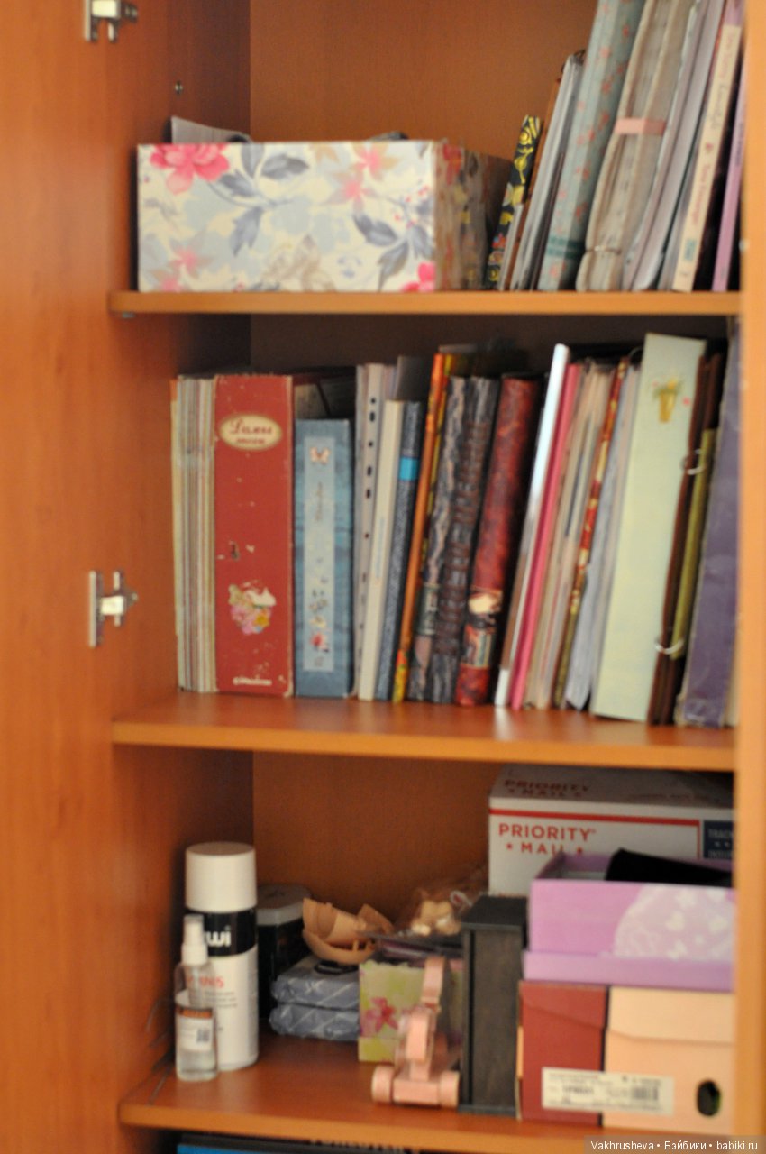 История одной комнаты — Хранение кукол и материалов: организация рабочего места