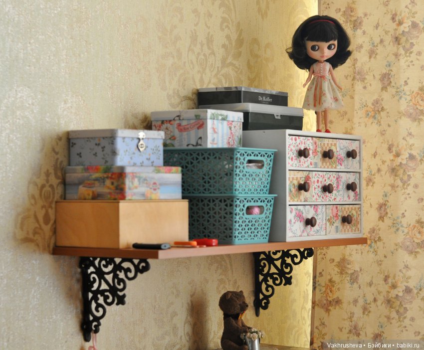 История одной комнаты — Хранение кукол и материалов: организация рабочего места