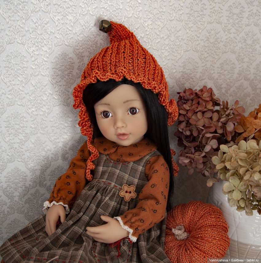 Октябрь на моём столе — Одежда и обувь для кукол своими руками: фото