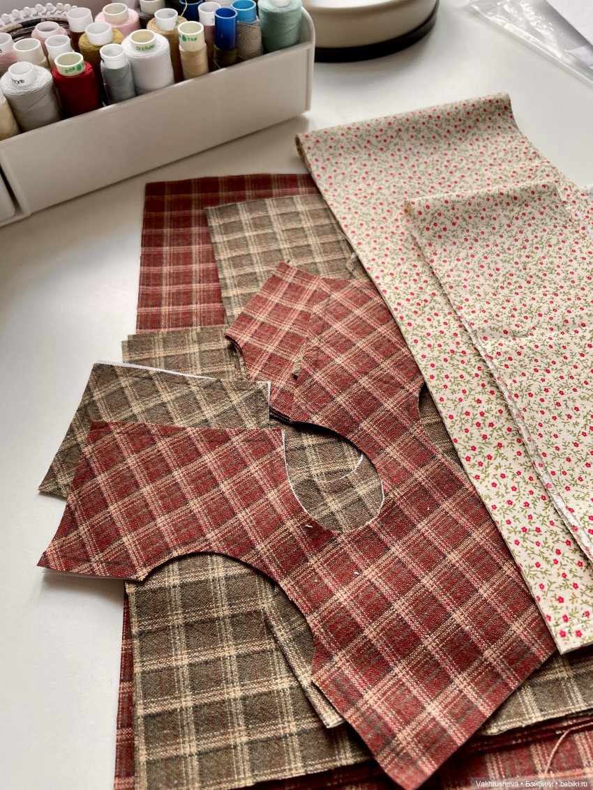 Октябрь на моём столе — Одежда и обувь для кукол своими руками: фото (фото 2)