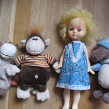 Мягкие игрушки и кукла