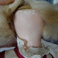 Помогите определить производителя антикварной куклы