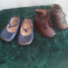 Набор антикварной детской обуви