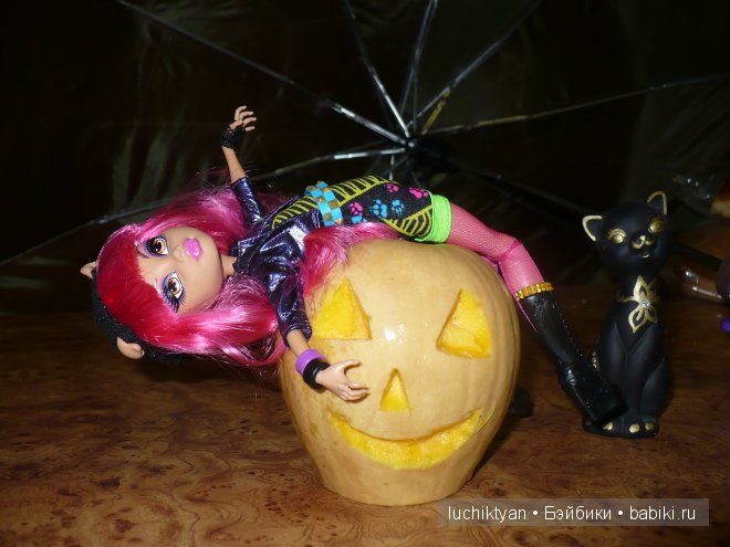 Хоулин празднует Хеллоуин Прошу прощение за качество и фон.Постараюсь научиться делать более красивые фото:)