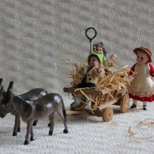 Композиция: 4 фарфоровые куклы, ослики, телега, сено, оригинальная коробка