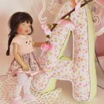 Куклы и подушки-буквы: о том, как гармонично вписать куклу в интерьер комнаты