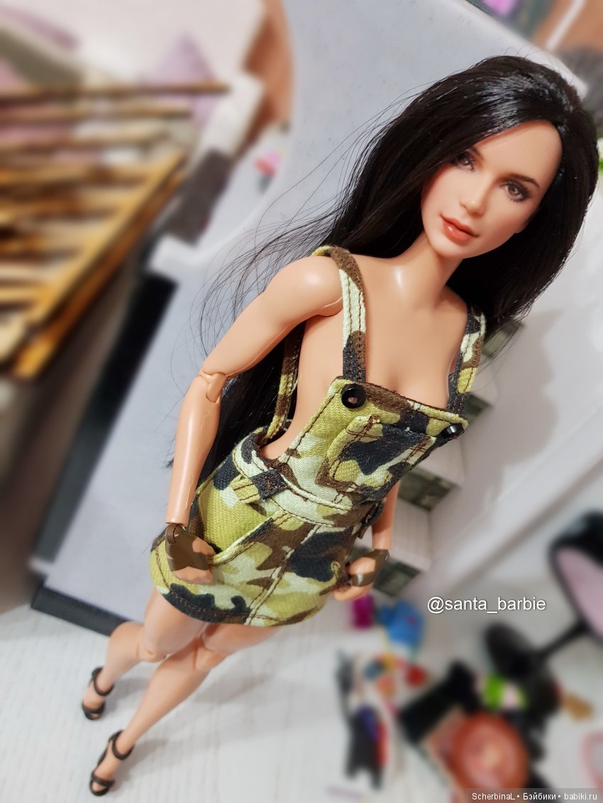 Супергерои и суперзлодей на открытии "Лавки комиксов"