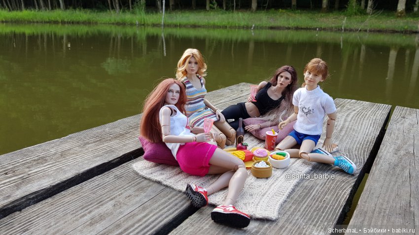 Три с половиной грации. Девочки отдыхают