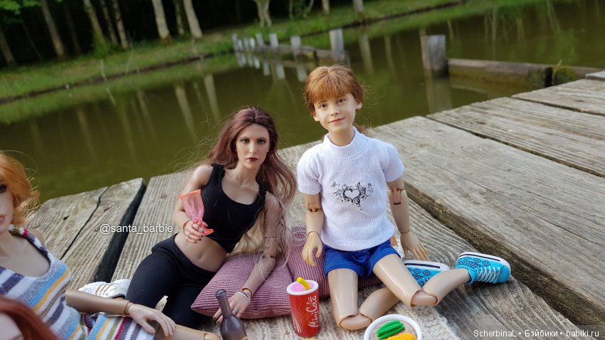 Три с половиной грации. Девочки отдыхают