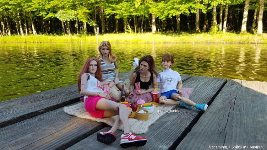 Три с половиной грации. Девочки отдыхают