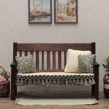 Деревянная скамеечка