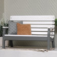 Деревянная скамеечка