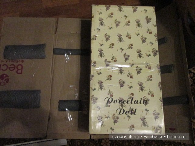 Упаковка фарфоровой куклы