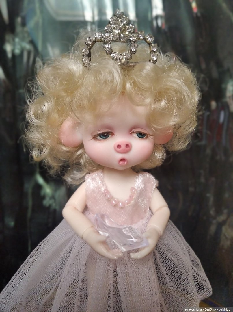 История о том, как Свинка захотела стать принцессой. ООАК игровой шарнирной куколки