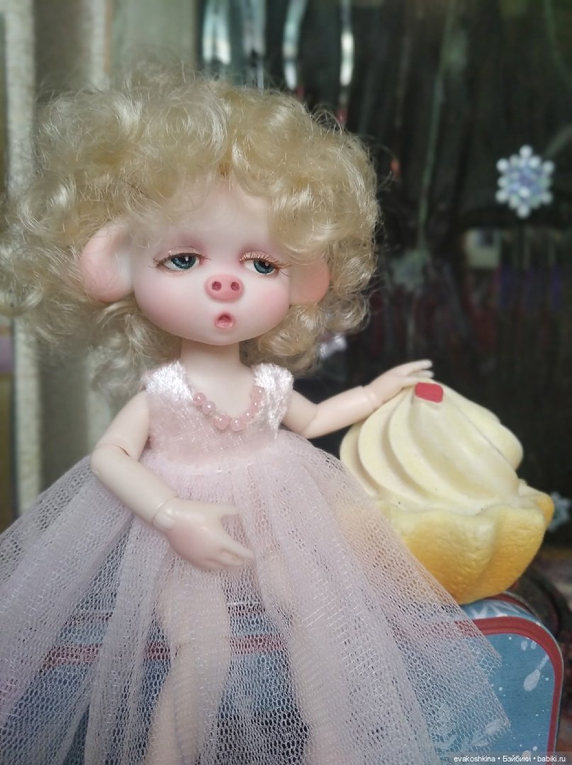 История о том, как Свинка захотела стать принцессой. ООАК игровой шарнирной куколки