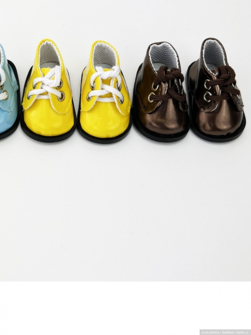 Пора готовиться к прохладе, примерка обуви куклам с ножкой около 5 см